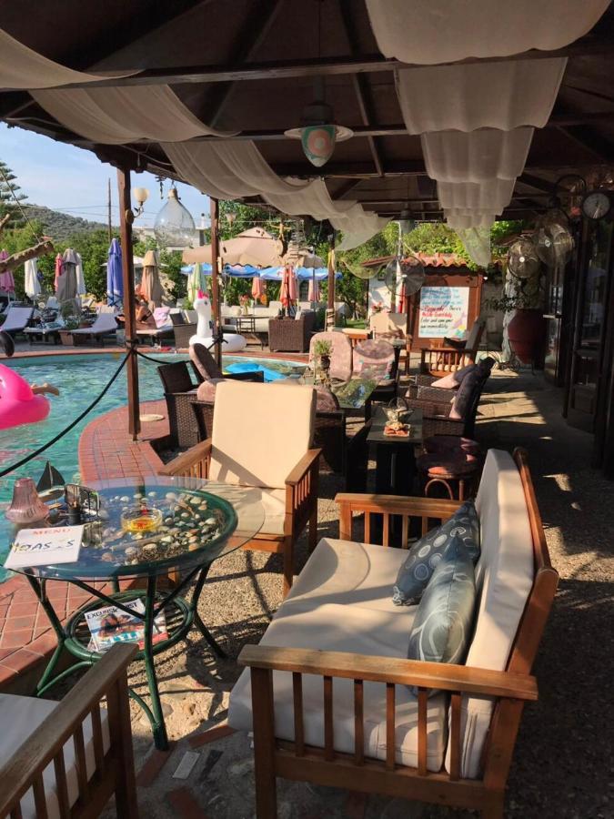 Oasis Aparthotel Skiathos Exterior photo
